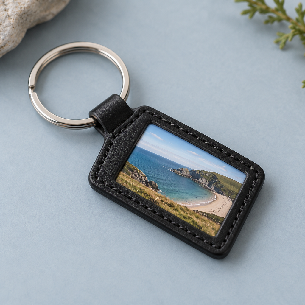 Illustrative leather photo keyring; listed photo area is 3.5 × 4.5 cm.